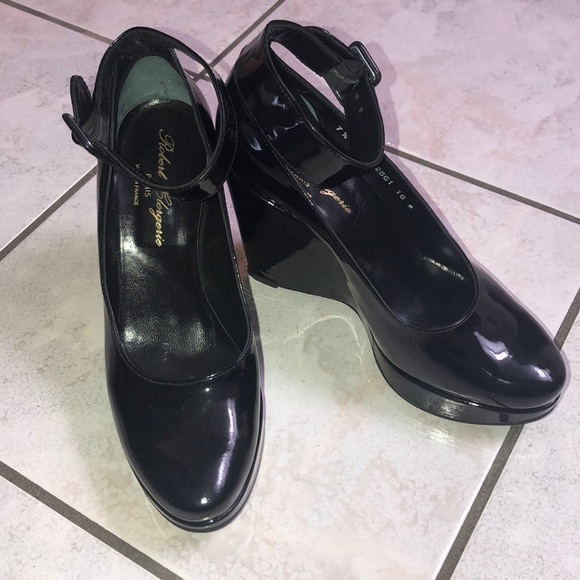 Robert Clergerie Shoes - VEUC ROBERT CLERGERIE worn once WEDGE ANKLE STRAP